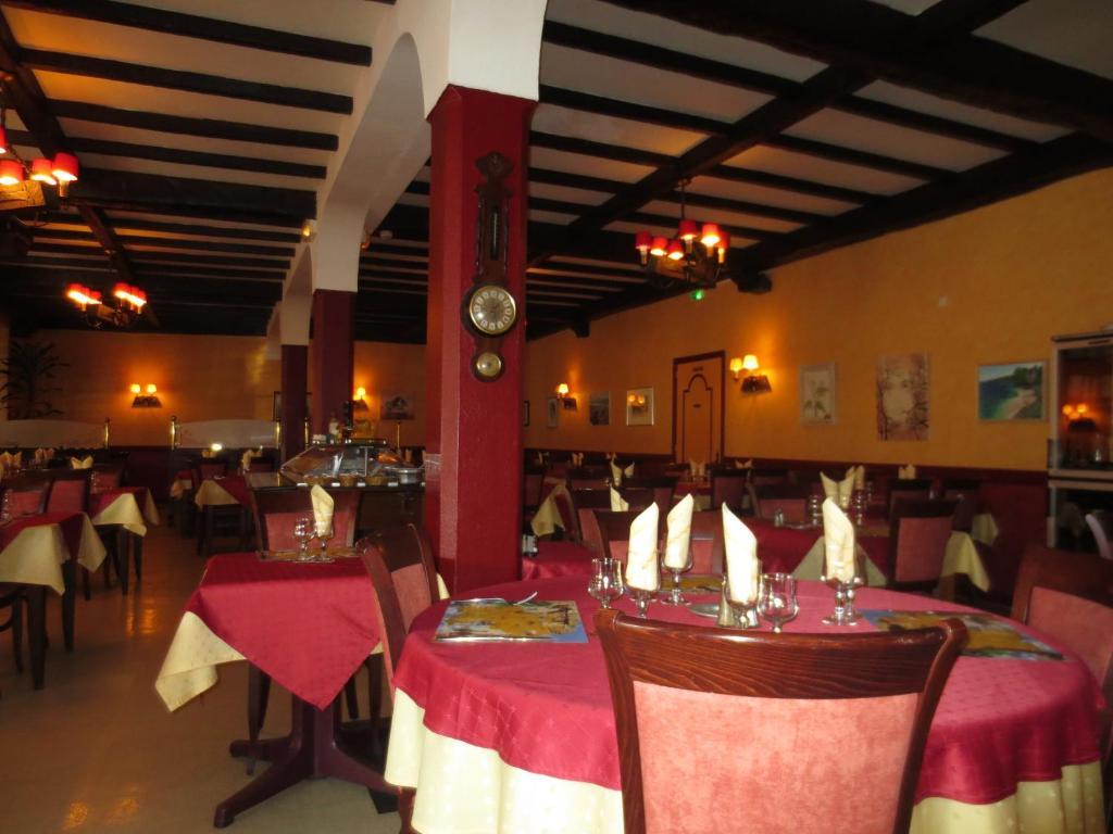 Hotellerie Du Centre Salies-du-Salat Экстерьер фото
